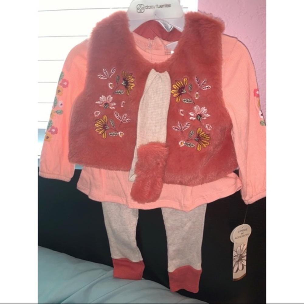Daisy Fuentes 3 piece set